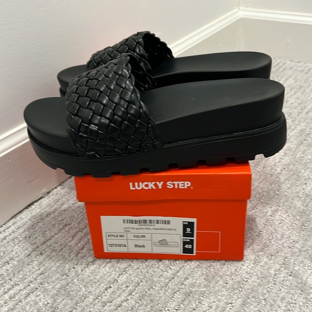 new never worn black platform sandals Sz 9.5.